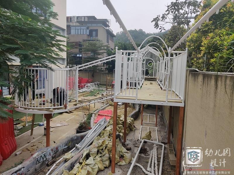 性價比最高大型玩具安裝，戶外玩具施工現(xiàn)場（鴻景華庭幼兒園）